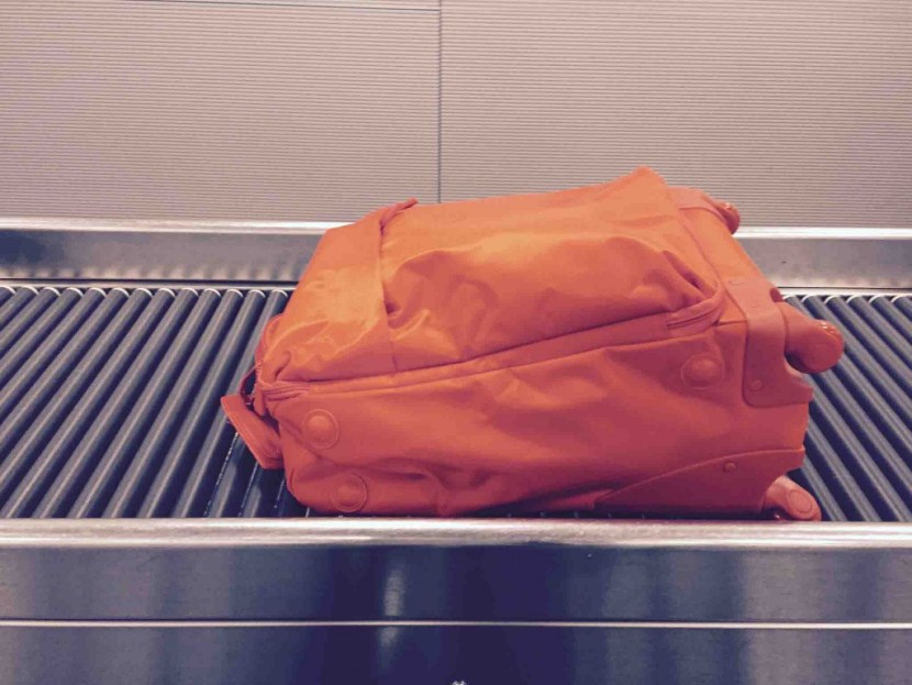 lipault paris plume 22 - the unstructured nature of this bag means that any valuables inside...