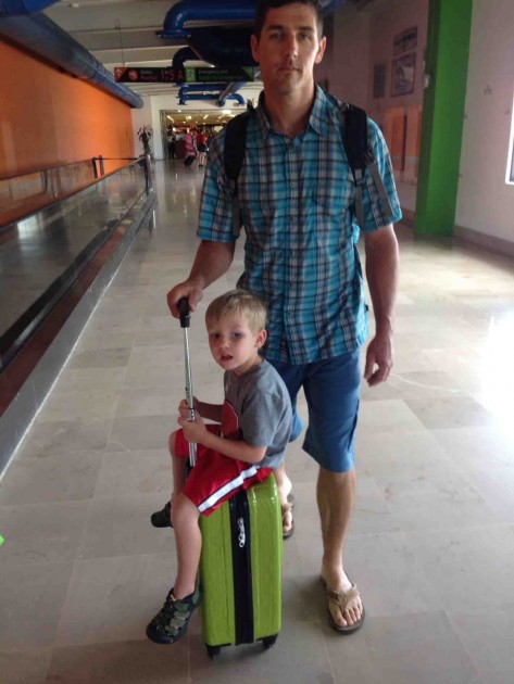 samsonite winfield 2 20 - this bag served as an impromptu stroller for a tired 4-year old. too...