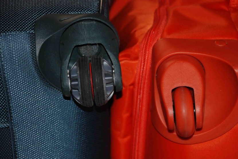 samsonite silhouette sphere 2 21 - the split wheels on the sphere (left) are more stable and even...