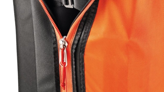 bouldering crash pad - the secure ykk zipper flap closure, which is unique to the petzl...