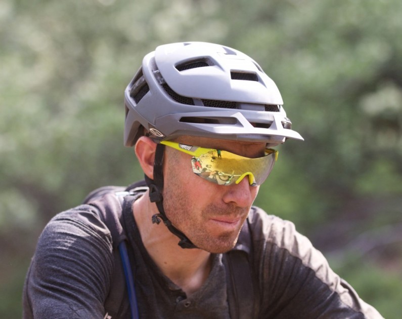 the smith forefront in matte cement worn with smith pivlock v2...