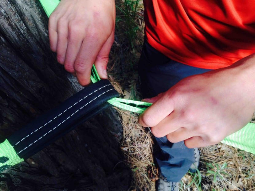 slackers classic series kit - if you pinch the line so that it lays flat through the girth hitch...