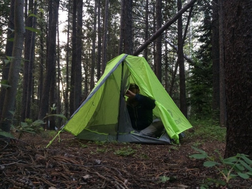 marmot nitro 2p - marmot designed a split front door for this model. nice in theory...