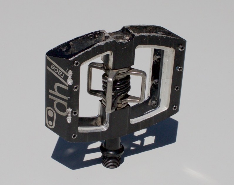 crankbrothers mallet dh race - the mallet dh race has eight traction pins per side, more than the...