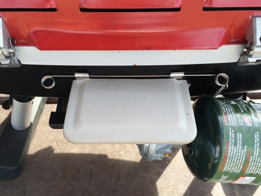 portable grill - the backup chain lighting system clips in securely in the back.