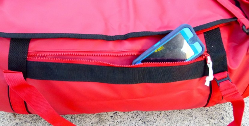 helly hansen duffel bag 2 - the side zippered pocket on the helly hansen duffel bag 2 is nice...