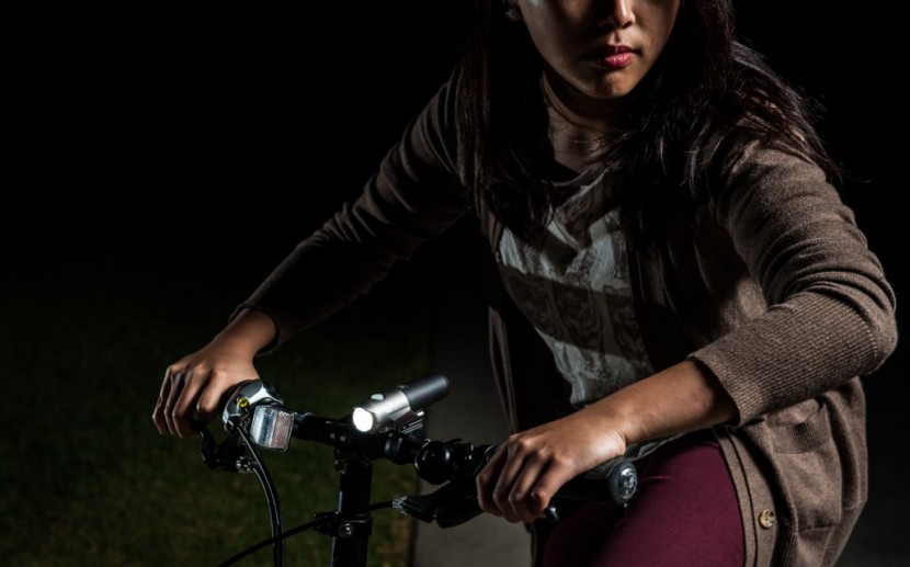 cateye volt 300 - the cateye volt 300 lights up trails during dim lighting.