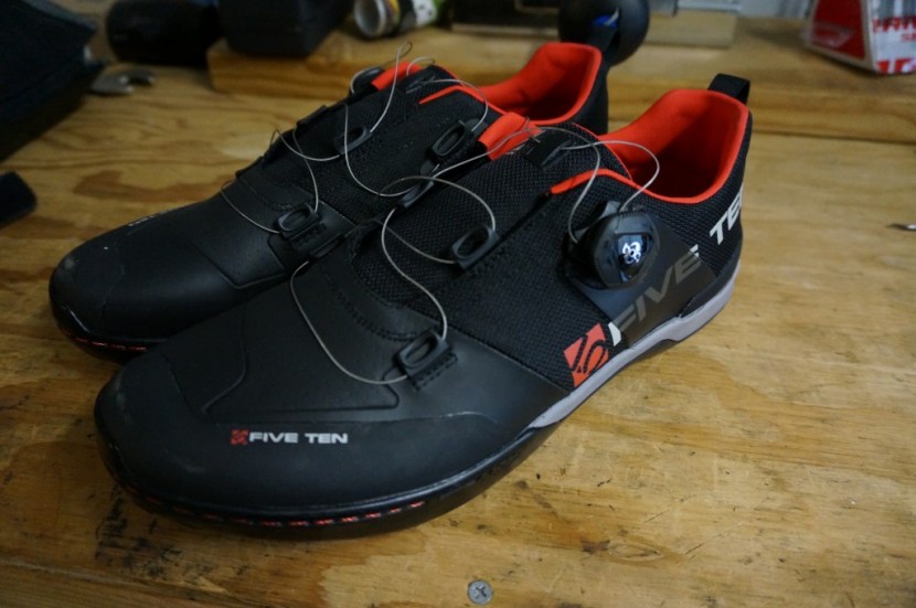 five ten kestrel - the five ten kestrel uses a single boa dial and long cables to...