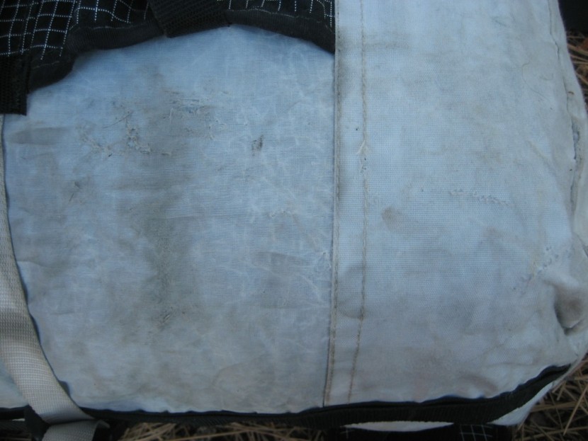 hyperlite mountain gear 3400 ice pack - the sides of the hyperlite mountain gear 3400 ice pack showed a...