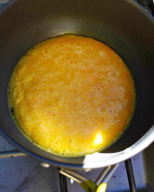 unfortunately, this cookware does not cook a scrambled egg very...