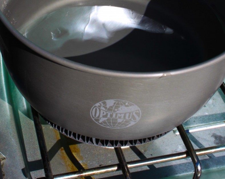 optimus terra he cookset - the bottom of this pot has the special heat exchanger element...