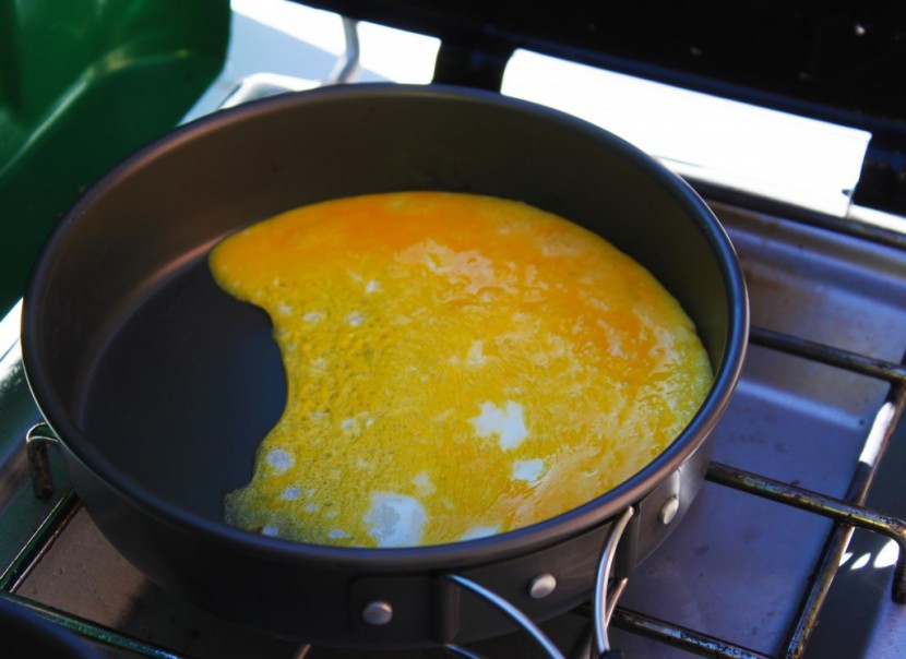 stage 1 of our scrambled egg test, as you can see the egg cooks...