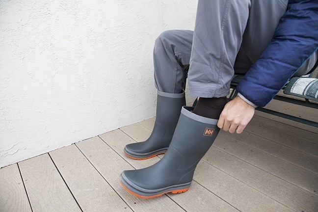 helly hansen midsund 2 - this piece barely even needs hands to slide them on and off.