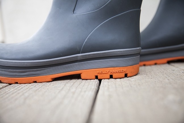 helly hansen midsund 2 - the helly hansen&#039;s tread isn&#039;t ideal for walking through slippery...