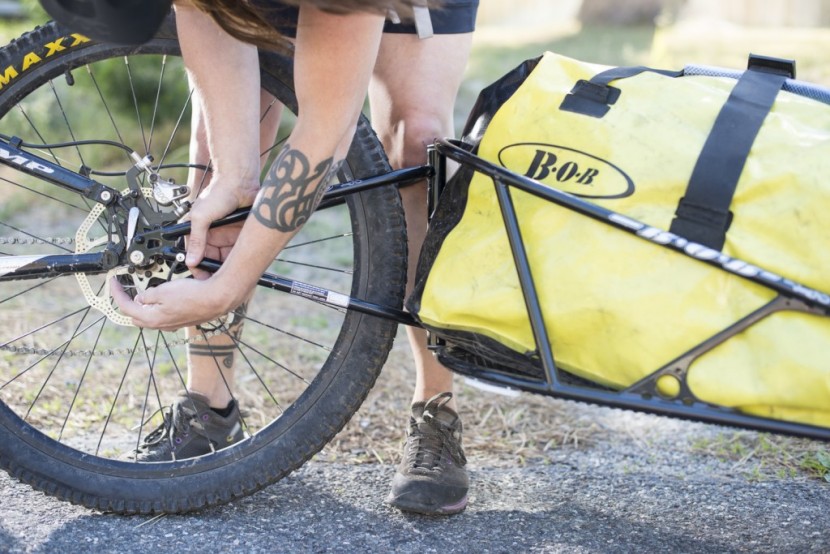 bob yak - the provided skewer and quick release connection makes the bob yak...