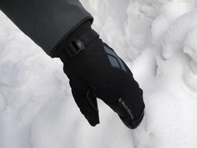 canada goose expedition parka heritage - the huge cuff allows for even the biggest gauntlet style mitts to be...