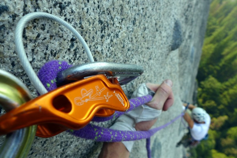 belay device - a tube-style device with auto-block (&quot;guide&quot;) mode. belaying the...