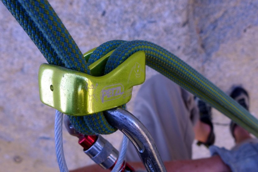 petzl verso - the rappelling and lowering performance of the verso was pleasant...