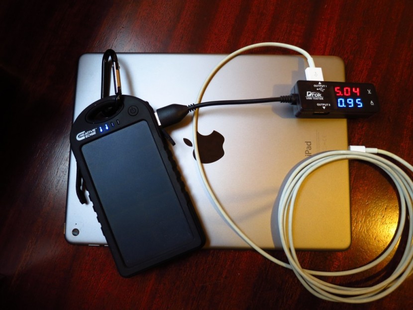 creative edge solar-5+ - here, with only the ipad plugged in, the current is still about 1a.