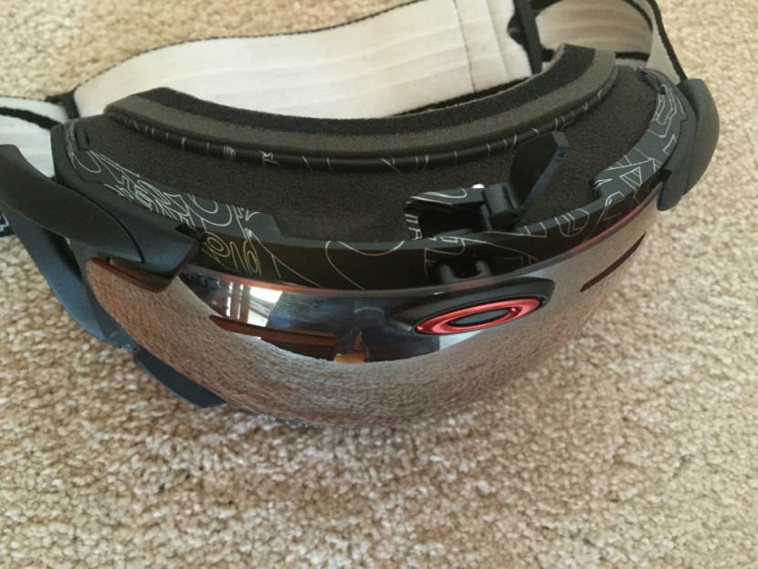 oakley airwave - the switchlock technology allows for easily interchangeable lenses...