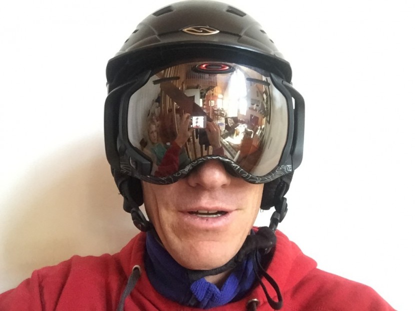 oakley airwave - front view of oakley airwave. these goggles give full protection.