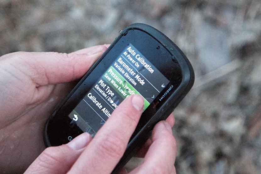 garmin oregon 600t - this screen works just fine with a little bit of water. pictured...