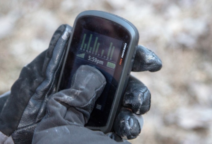 garmin oregon 600t - here we perform a glove test. the unit responded to thin gloves like...