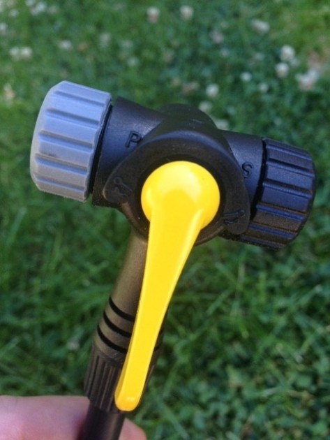 topeak joeblow sport 2 - the dual-head design of the topeak joeblow sport 2 is pretty easy to...