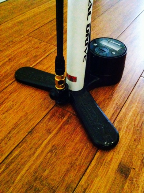 lezyne steel digital drive - the base of the steel digital drive was simple and sturdy. little...