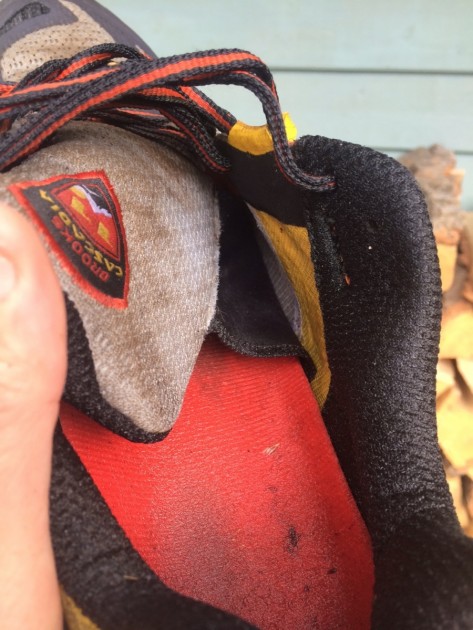 brooks cascadia 11 - the tongue of the cascadia 11 is sewn along the sides to the...