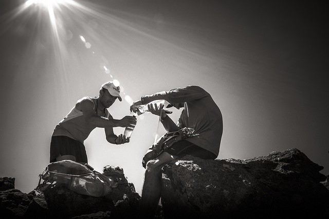 osprey hydraulics lt reservoir - sometimes you need to share water on the trail. the elongated collar...