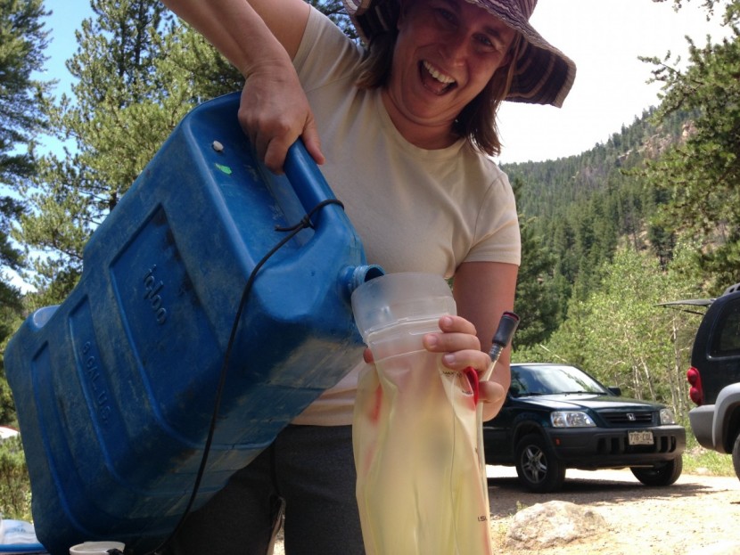 osprey hydraulics lt reservoir - if you don&#039;t use the handle, simply pinch and pour water inside...