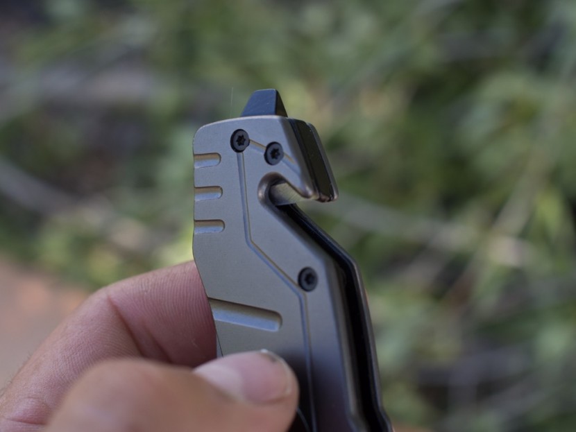 neokut black kryptonite - close up of the added features of the black kryptonite knife...