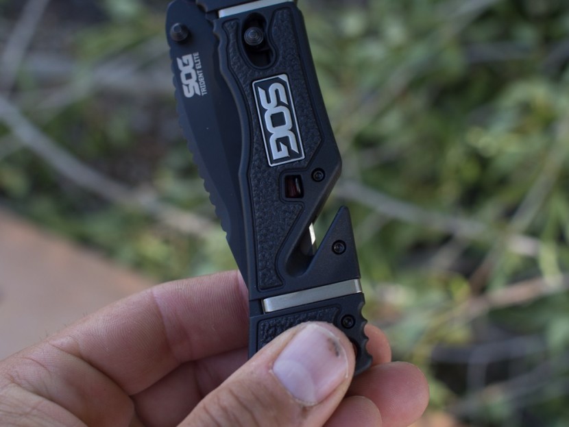 sog trident elite - the innovative "v-cutter" (aka seatbelt cutter) of the sog trident...