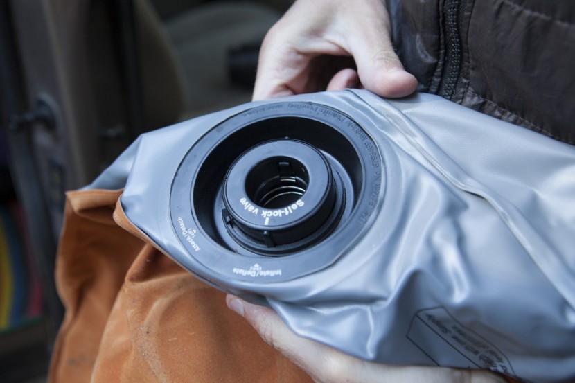 alps mountaineering rechargeable air bed - the valve on this bed proved to be very easy to use. simply twist it...