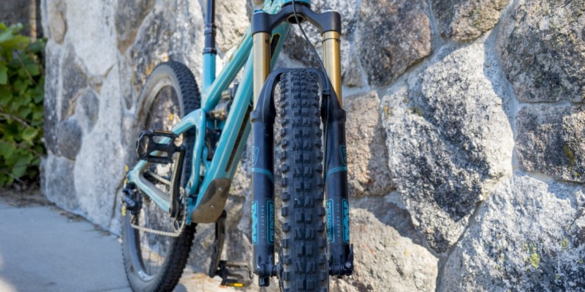 yeti sb5.5c x01 2016 - we love running the maxxis minion dhf 2.5" up front and the...