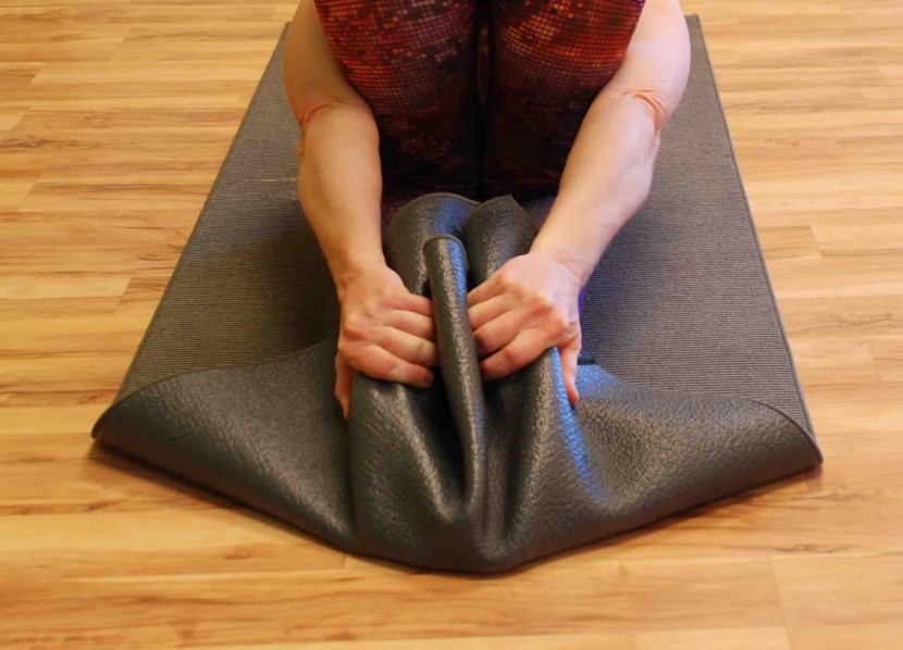 kulae elite hot hybrid - using a towel/mat hybrid in sasangasana (rabbit pose) is a little...