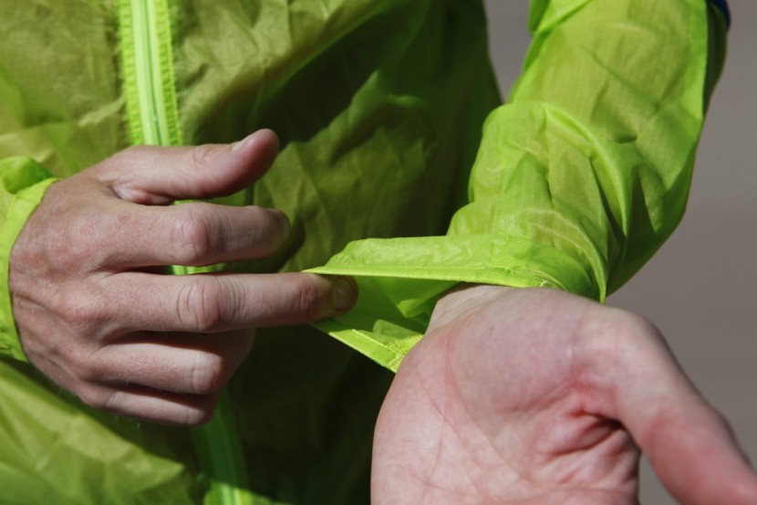 salomon fast wing hoodie - the wrist cuffs of the fast wing hoodie are not adjustable; they...