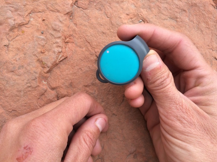 misfit link - the small white dot is one of the flash link's led's. a full circle...