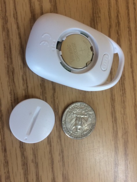 csx simple walking 3d - the battery and device, with a us quarter dollar for scale.