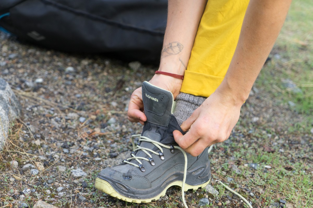 lowa renegade gtx mid for women hiking boots review