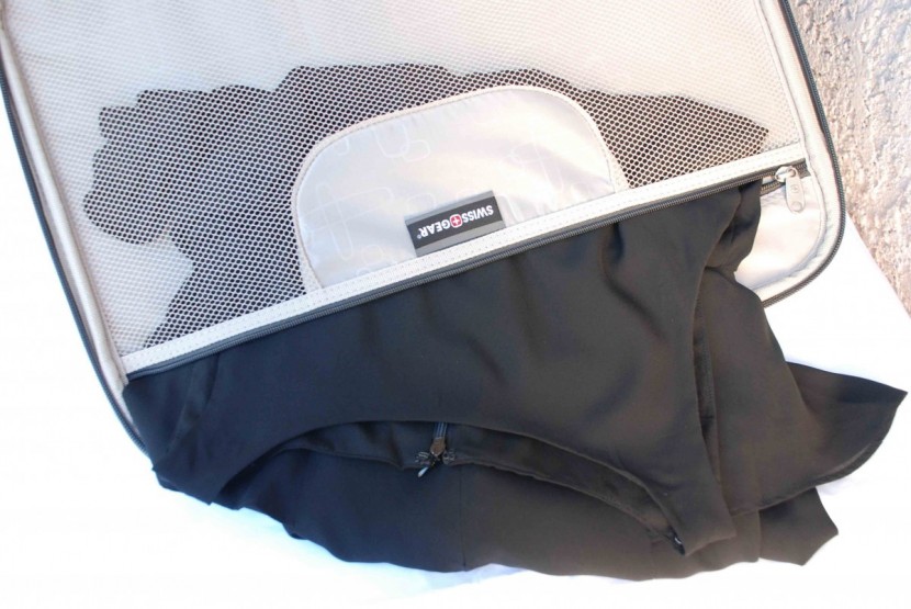 swissgear meyrin 20 - while you can carry a nice set of clothes in the large interior...