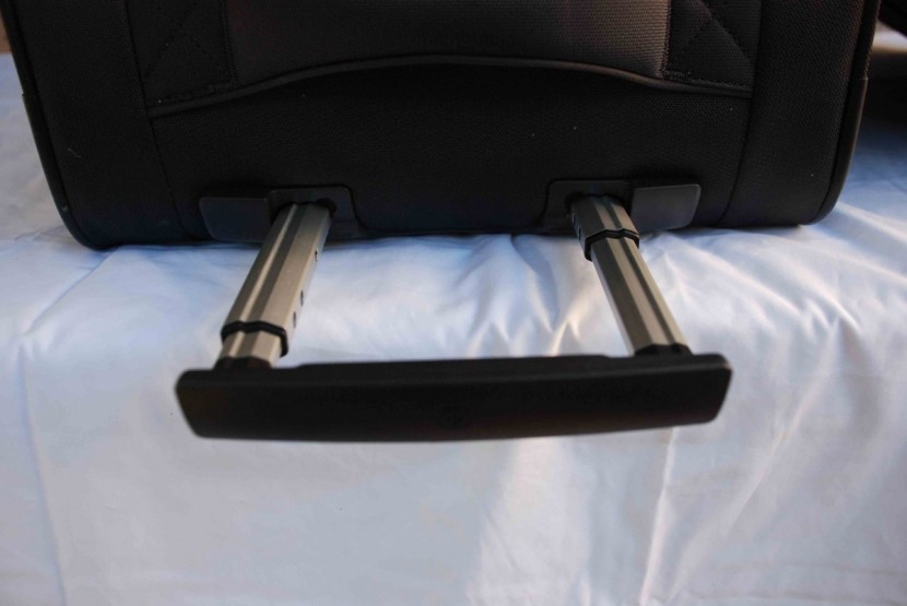 swissgear meyrin 20 - the handle started sticking a bit before the &quot;accident,&quot; but was...