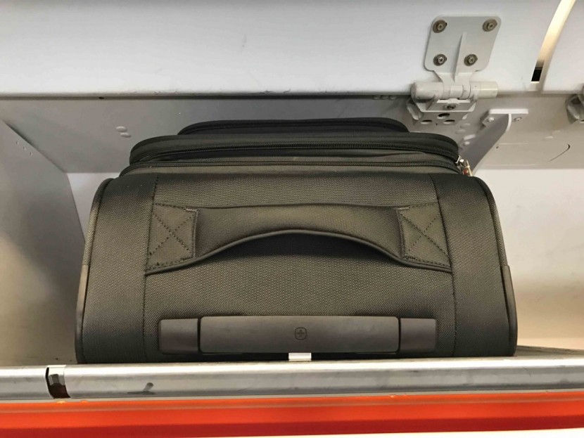 swissgear meyrin 20 - the solid handle on the bottom extend a bit too far out for the...