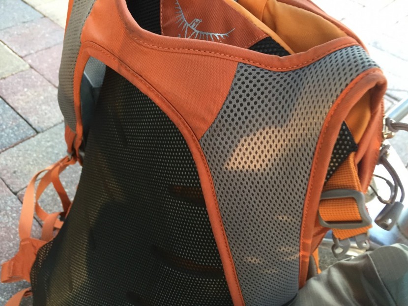 osprey daylite - the 3d mesh shoulder straps are ultra breathable! we also liked that...