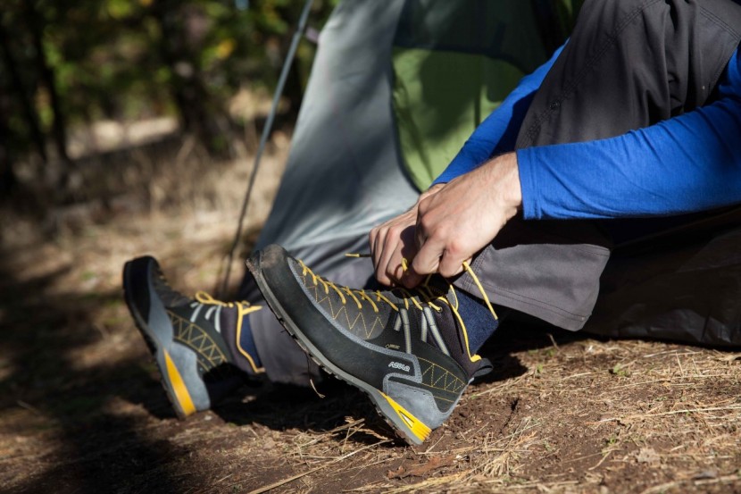 asolo jumla gv - lacing up the asolo's for a day hike around big sur, california.