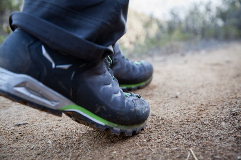salewa mountain trainer mid gtx - the stiffness of the outsole and minimal padding in the footbed...