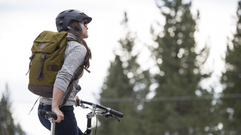 burton tinder - the tinder is one classy laptop backpack. it has a minimal modern...