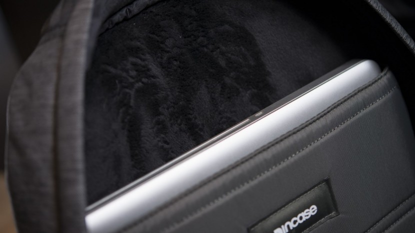incase city - the faux fur lining of the incase city made for a pleasant feel...