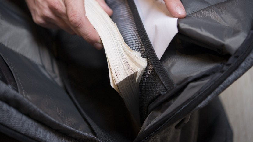 incase city - the incase offers many great pockets for staying organized one...